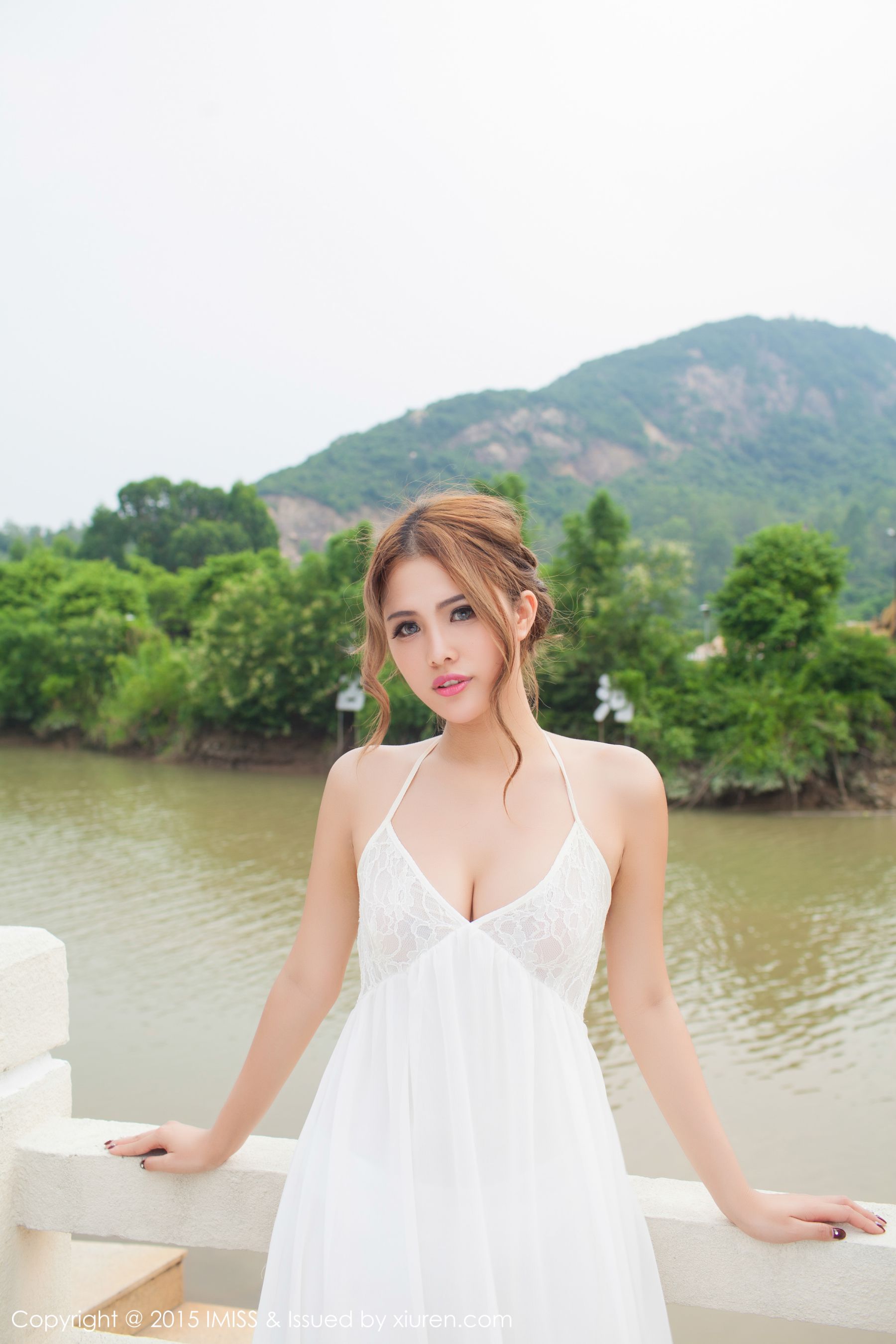 妍妍Yanyan同程旅拍[爱蜜社IMiss]Vol008-[秀人套图]