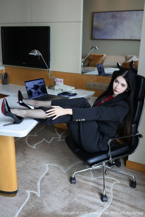 【XiuRen秀人網】20230313Vol6402依娜Yina【112P】-XIUREN秀人网