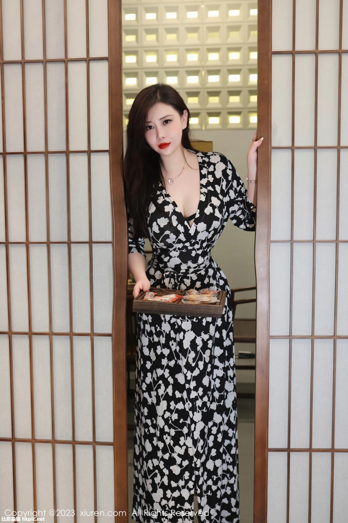 【XiuRen秀人網】20231023Vol7548王婉悠Queen【72P】-XIUREN秀人网