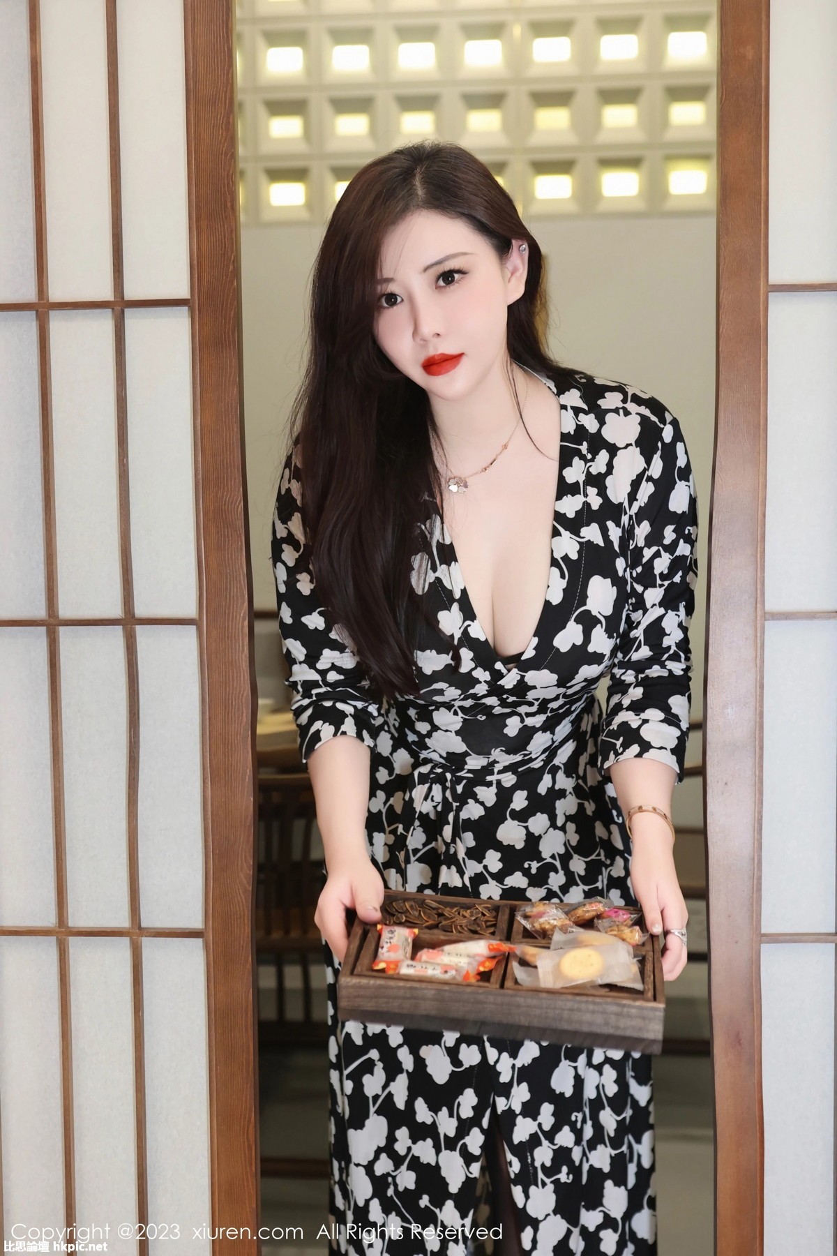 【XiuRen秀人網】20231023Vol7548王婉悠Queen【72P】-XIUREN秀人网