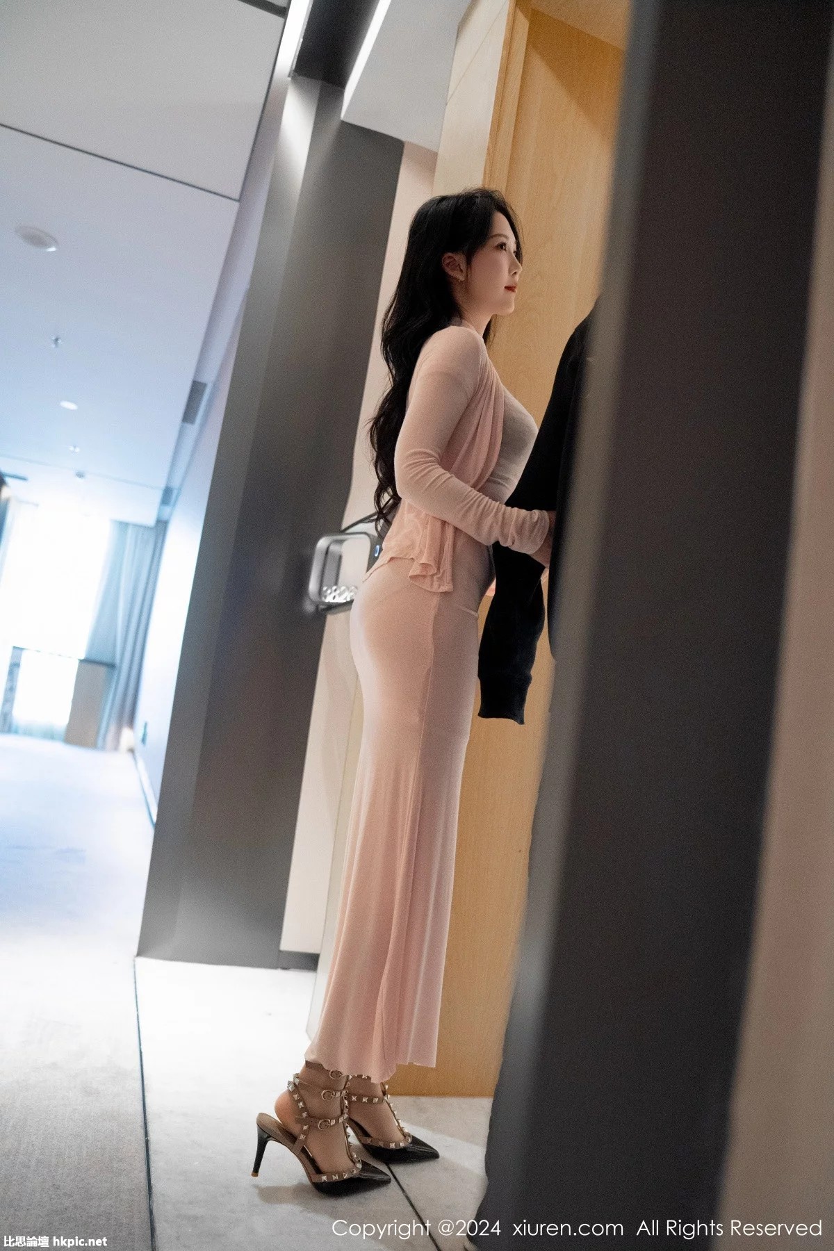 【XiuRen秀人網】20240111Vol7945利世【96P】-XIUREN秀人网